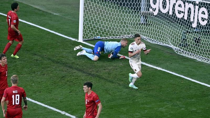 Der Belgier Thorgan Hazard (r) erzielt den zwischenzeitlichen Treffer zum 1:1.