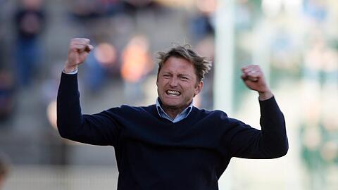 Immer in Aktion, selbst nachts um drei: Hachings Erfolgstrainer Ralph Hasenhüttl.