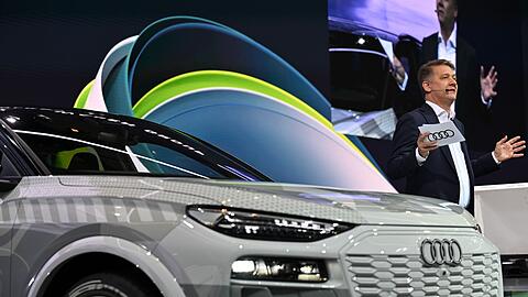 Gernot Döllner, CEO der Audi AG, spricht beim Pressetag der Auto- und Verkehrsmesse IAA in einer Halle der Messe München.