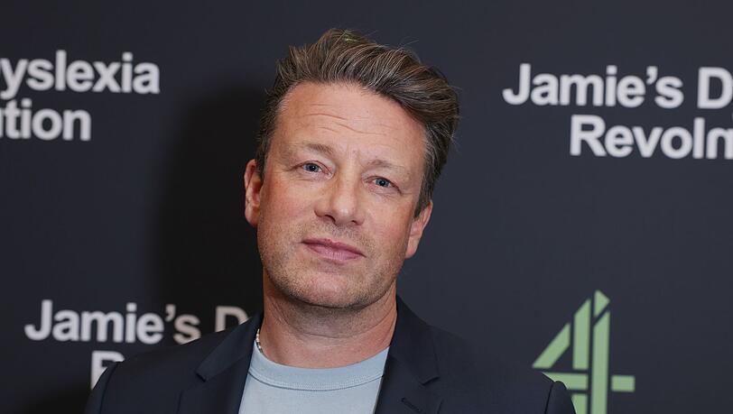 Der britische Star-Koch Jamie Oliver ist Essig-Fan und träumt von einer Deutschlandtour mit seinem Freund, dem deutschen TV-Koch Tim Mälzer. Der britische Star-Koch Jamie Oliver ist Essig-Fan und träumt von einer Deutschlandtour mit seinem Freund, dem deutschen TV-Koch Tim Mälzer.