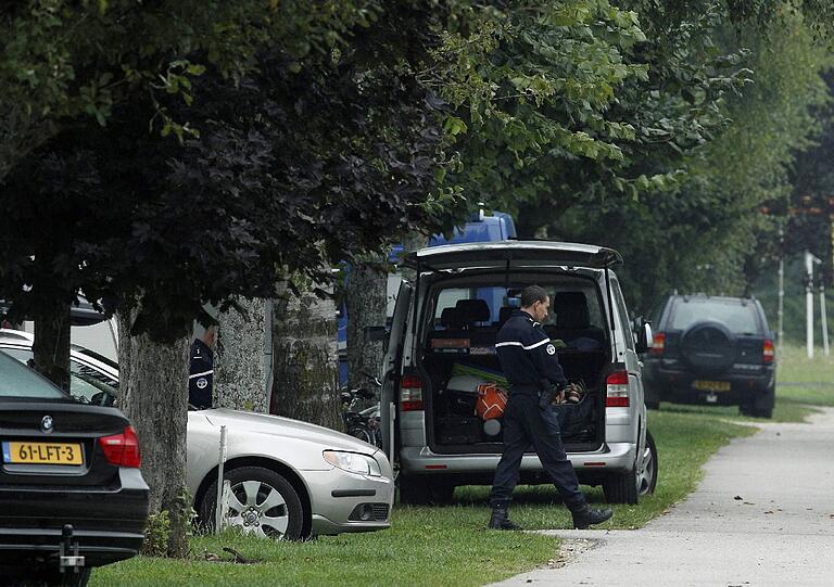 Die Polizei im französischen Annecy rätselt weiter über das Motiv für das Blutbad an der Familie.