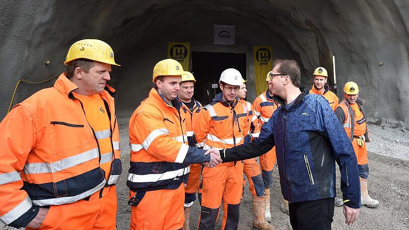 Besuchstag in der Tunnelröhre bei Oberau im Landkreis Garmisch-Partenkirchen. Die Bilder.