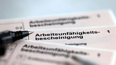 Die Zahl der Krankheitsfälle bei Arbeitnehmern bewegt sich im laufenden Jahr auf Rekordniveau. Sind die Forderungen des Allianz-Chefs deswegen gerechtfertigt? Keineswegs, wie eine Analyse der AZ zeigt.  (Archivbild)