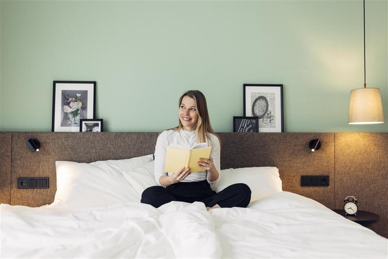 Große Betten, freundliche Farben: Die Zimmer sind gemütlich eingerichtet, wie hier in Villach.