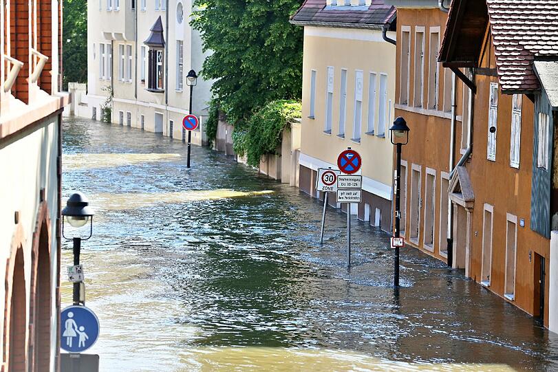 In Halle ist die Saale über die Ufer getreten: Ganze Stadtteile sind überflutet.