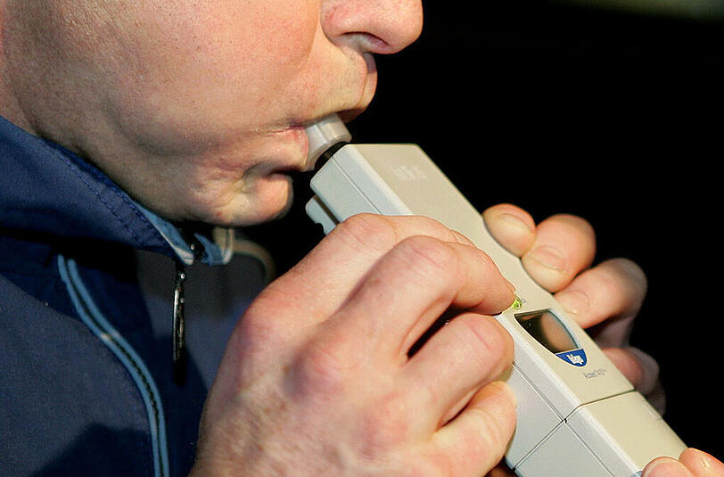 Der Alkoholtest ergab über ein Promille.