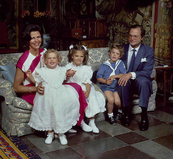 Die Geburten der drei Kinder Victoria, Carl Philip und Madeleine bringen dem Paar mächtig Sympathiepunkte ein - sowohl bei den Schweden als auch bei den Deutschen.
