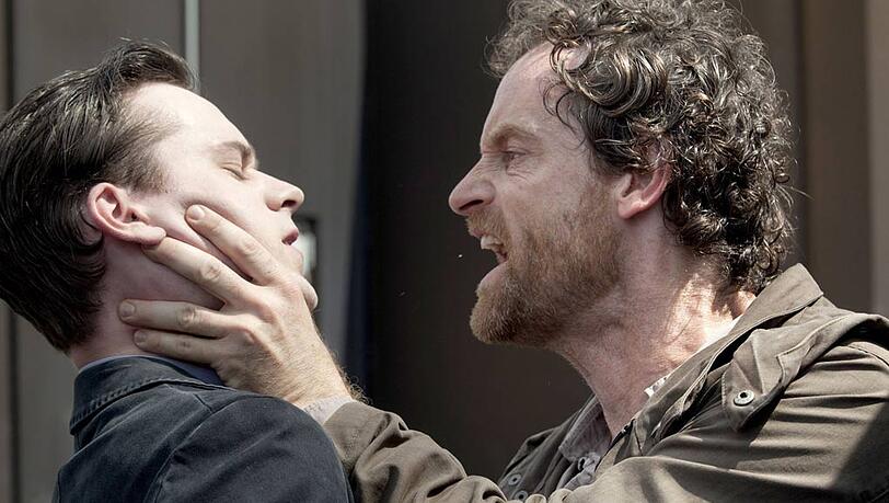 Psychos auf Augenhöhe: Markus Graf (Florian Bartholomäi, li.,) steht unter Verdacht, ein Mädchen vergewaltigt zu haben. Kommissar Faber (Jörg Hartmann) hat eine alte Rechung mit ihm offen. Psychos auf Augenhöhe: Markus Graf (Florian Bartholomäi, li.,) steht unter Verdacht, ein Mädchen vergewaltigt zu haben. Kommissar Faber (Jörg Hartmann) hat eine alte Rechung mit ihm offen.