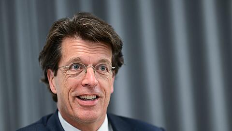 Schaeffler-Vorstandschef Klaus Rosenfeld muss bei der Jahresbilanz seines Unternehmens erneut rote Zahlen verk&uuml;nden. (Archivbild)