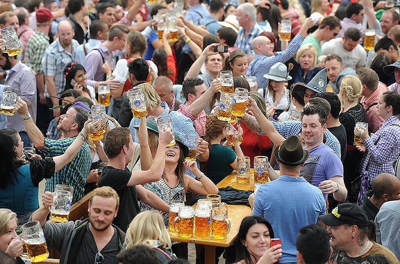 Nicht 6,5 Millionen Maß Bier, wie anfangs vermutet, sondern 7,7 Millionen, wurden während der Wiesn 2014 getrunken.