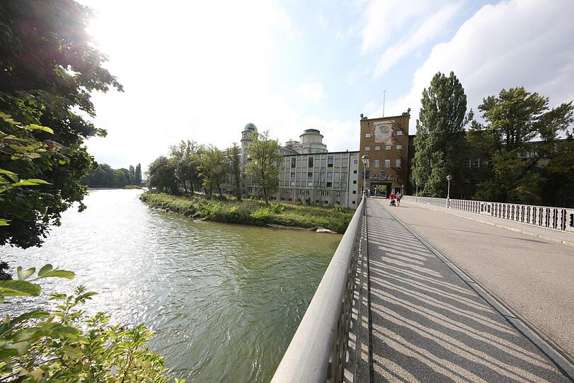 Immer leer: Fußgängerbrücke zum Deutschen Museum.