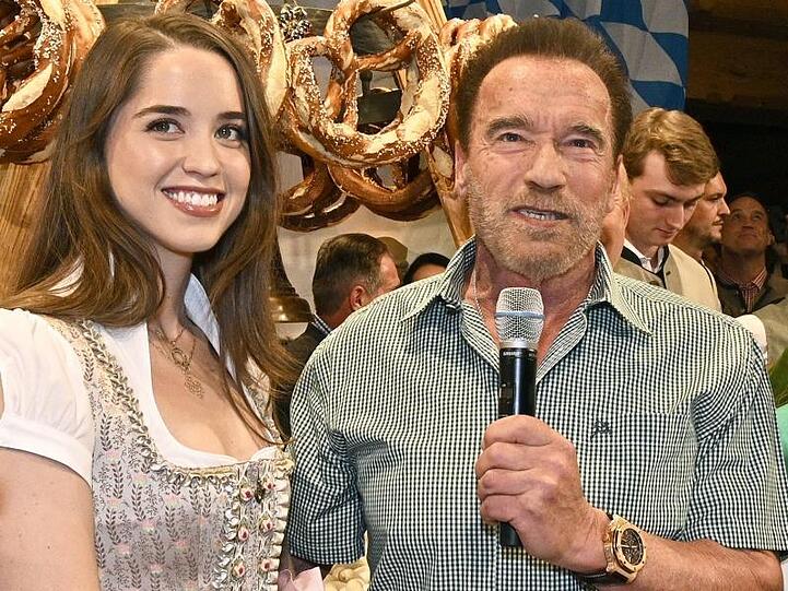 Arnold Schwarzenegger und seine Tochter Christina bei der Weißwurstparty im Stanglwirt 2020 in Kitzbühel.