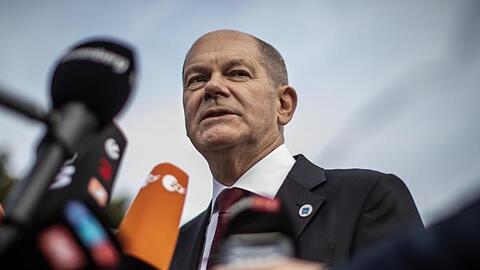 Olaf Scholz ist als Bundesfinanzminister bei G20 dabei - diesmal werden ihn dort aber viele schon als künftigen Kanzler begrüßen.