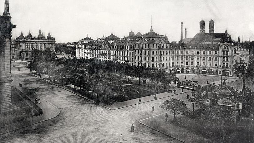 Zwischen Bäumen flanieren - vor dem Stachus war das 1905 noch möglich.