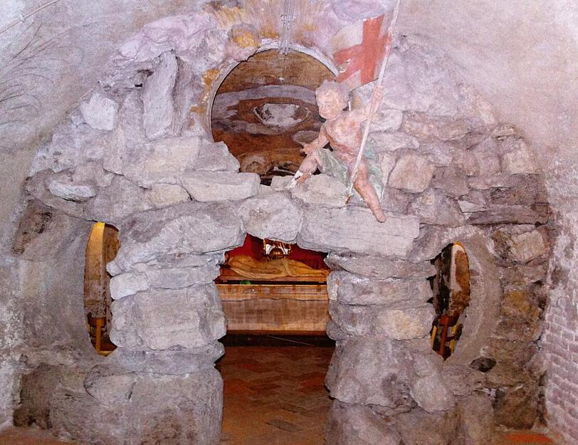 In der Asamkirche in der Sendlinger Stra&szlig;e befindet sich das Heilige Grab in der Gruft, in der auch Mitglieder der Asam-Familie ruhen.