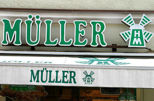 Müller muss seine Zentralbäckerei vorerst schließen. Hygiene-Mängel sind festgestellt worden