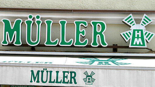 Müller muss seine Zentralbäckerei vorerst schließen. Hygiene-Mängel sind festgestellt worden Müller muss seine Zentralbäckerei vorerst schließen. Hygiene-Mängel sind festgestellt worden