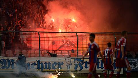 Der Grund für die härterer Verordnung: Fan-Krawalle beim Amateur-Derby im vergangenen August.