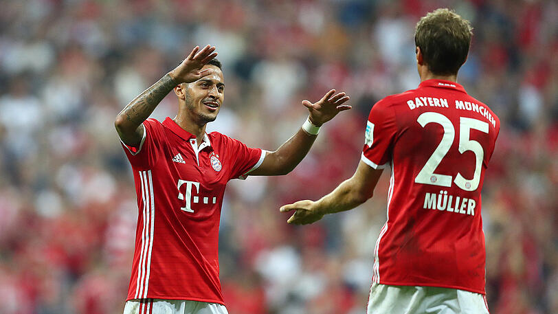 Thiago (links) rückt für Thomas Müller in die Startelf.