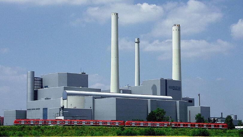 Die Entscheidung zum Heizkraftwerk München Nord in Unterföhring steht: Der Kohleblock soll ab Mai 2020 gedrosselt werden. Die Entscheidung zum Heizkraftwerk München Nord in Unterföhring steht: Der Kohleblock soll ab Mai 2020 gedrosselt werden.