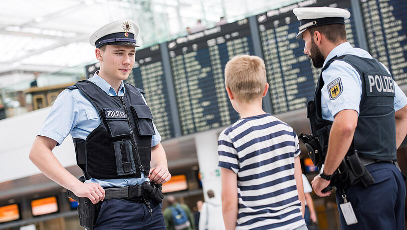 Die Bundespolizei hat am Münchner Flughafen eine Kindesentführung vereitelt. Die Bundespolizei hat am Münchner Flughafen eine Kindesentführung vereitelt.