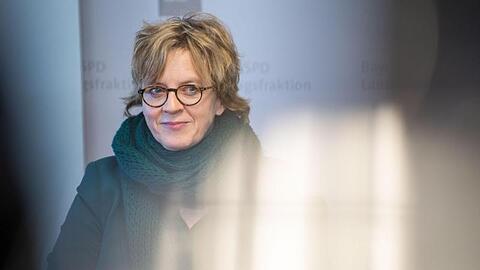 Natascha Kohnen (SPD) sitzt bei einer Pressekonferenz. Foto: Lino Mirgeler/dpa/Archivbild