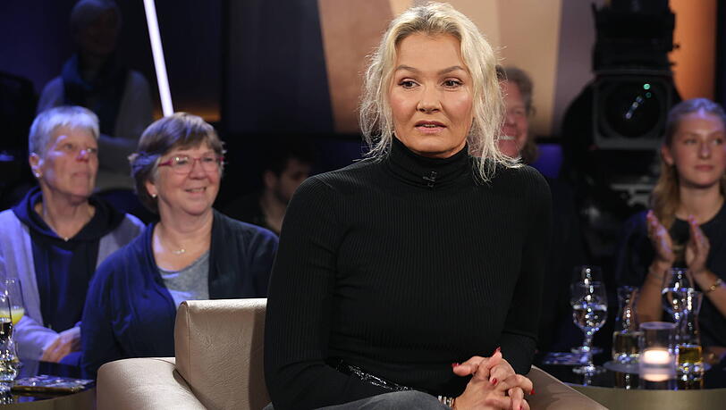 Franziska van Almsick fühlt sich gerade zwischen den Stühlen. Franziska van Almsick fühlt sich gerade zwischen den Stühlen.