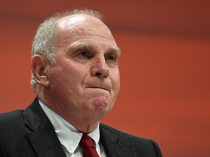 Sichtlich gerührt reagierte Hoeneß auf seine Begrüßung bei der Jahreshauptversammlung des FC Bayern München.