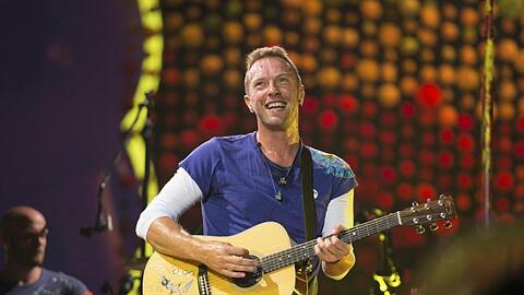 Chris Martin hebt mit seiner Band Coldplay wieder ab.