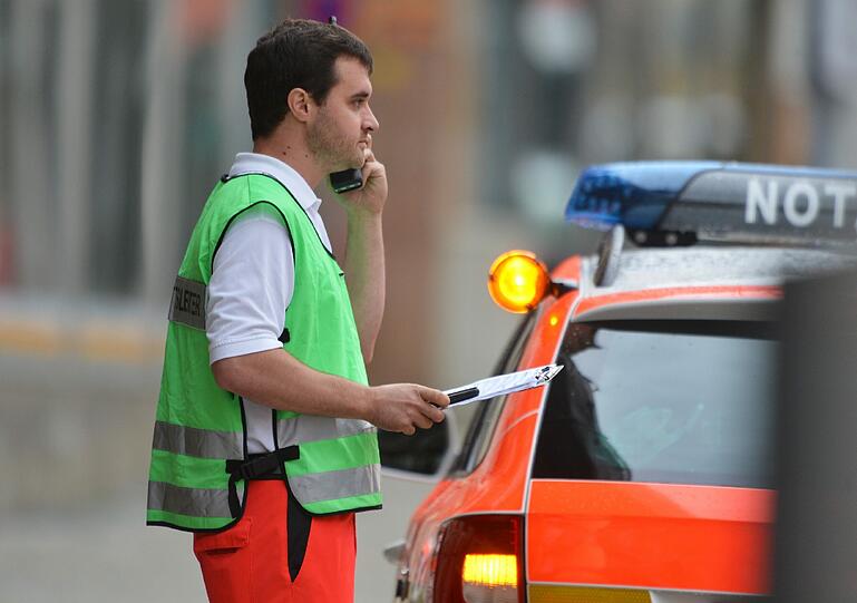 Stundenlanger Nervenkrieg im Ingolstädter Rathaus: Ein 24-Jähriger nimmt drei Mitarbeiter als Geiseln. Die gute Nachricht kommt am späten Nachmittag: Die Geiseln konnten unverletzt befreit werden.