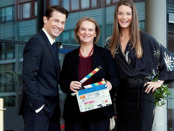 Elke Heidenreich (M.) mit den Serienstars Wolfram Grandeszka und Franziska Kruse