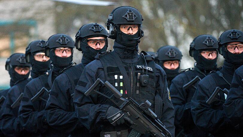 Die Polizei rüstet sich für den Anti-Terrorkampf. (Archivbild) Die Polizei rüstet sich für den Anti-Terrorkampf. (Archivbild)