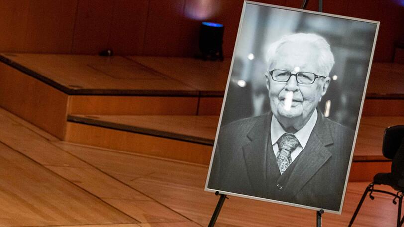 Hans-Jochen Vogel, früherer SPD-Chef und Münchner Alt-Oberbürgermeister sowie Ehrenbürger, ist am 26. Juli im Alter von 94 Jahren gestorben.