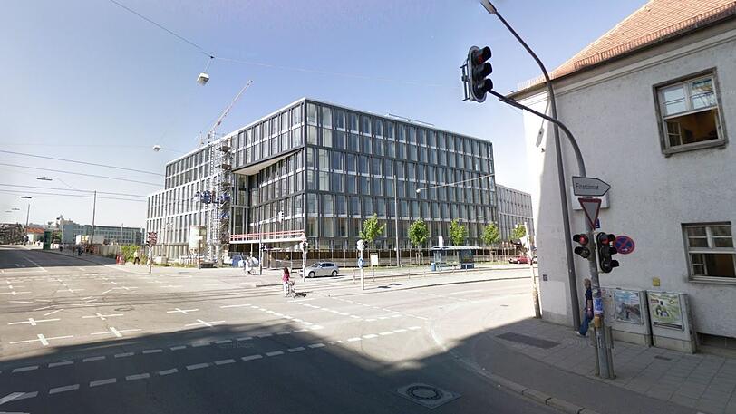 An der Kreuzung der Wredestraße und der Arnulfstraße hat sich der Unfall ereignet.