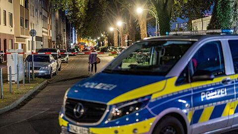 Wegen dem Fund einer Fliegerbombe aus dem Zweiten Weltkrieg müssen die zuführenden Straßen zum Evakuierungsbereich im Stadtteil Düsseltal abgesperrt werden.