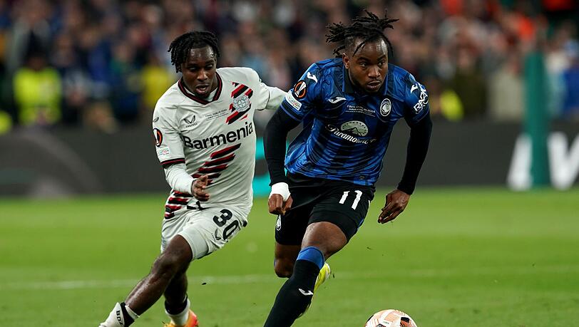Der FC Bayern ist an Ademola Lookman von Atalanta Bergamo dran. (Archivbild)
