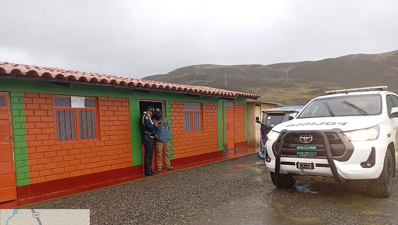 Laut lokalen Medienberichten hatte sich der junge Mann w&auml;hrend eines pl&ouml;tzlichen Unwetters in ein Zelt zur&uuml;ckgezogen und wurde dabei offenbar von einem Blitz getroffen.