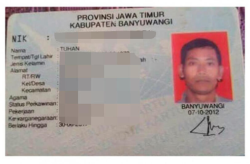 Der Personalausweis von Tuhan. Der Indonesier lebte 42 Jahre lang mit dem Namen "Gott".