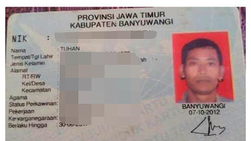 Der Personalausweis von Tuhan. Der Indonesier lebte 42 Jahre lang mit dem Namen "Gott". Der Personalausweis von Tuhan. Der Indonesier lebte 42 Jahre lang mit dem Namen "Gott".