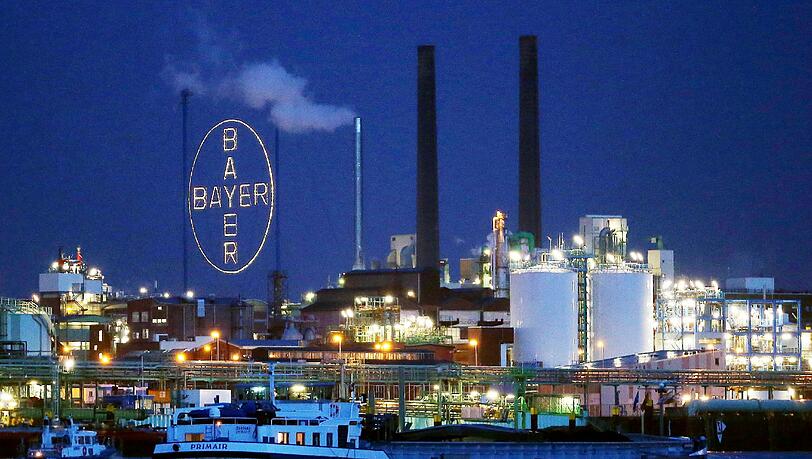 Der Bayer-Konzern aus Leverkusen will den US-Agrarchemie-Riesen Monsanto für 62 Milliarden US-Dollar übernehmen. Der Bayer-Konzern aus Leverkusen will den US-Agrarchemie-Riesen Monsanto für 62 Milliarden US-Dollar übernehmen.