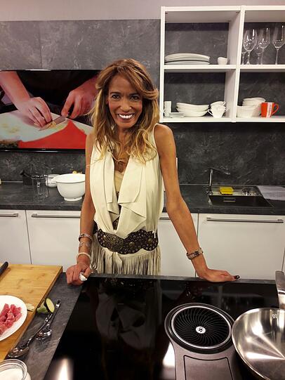 Nadja abd el Farrag am Set von sonnenklar.tv