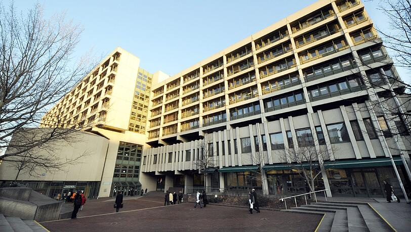 Justizkomplex: Das Gerichtsgebäude für das Amtsgericht, das Landgericht I und II in München, das Oberlandesgericht und die Staatsanwaltschaft in München. Justizkomplex: Das Gerichtsgebäude für das Amtsgericht, das Landgericht I und II in München, das Oberlandesgericht und die Staatsanwaltschaft in München.