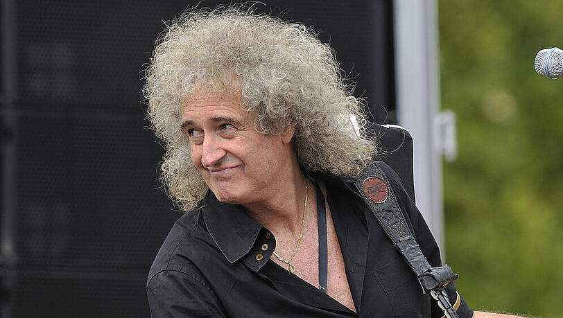 Queen-Gitarrist Brian May hat sich bei Gartenarbeiten schwer verletzt. Queen-Gitarrist Brian May hat sich bei Gartenarbeiten schwer verletzt.