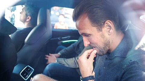Harry Kane trifft zum Medizincheck in München ein.