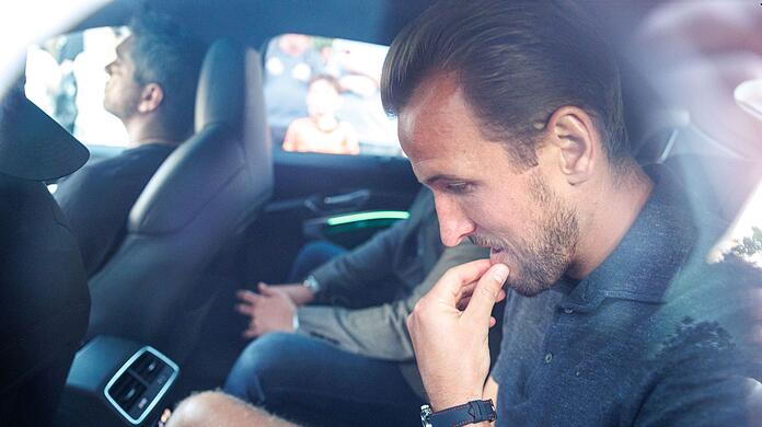 Harry Kane trifft zum Medizincheck in München ein.