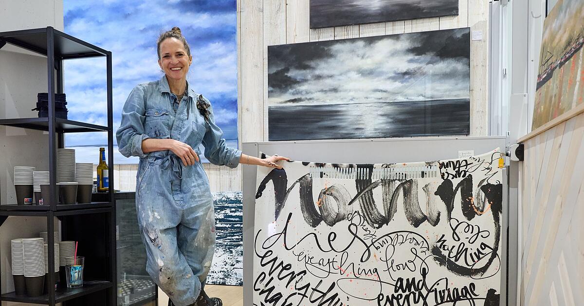 Eleganz-in-Tinte-Kalligraphin-schreibt-f-r-Chanel-amp-Co-