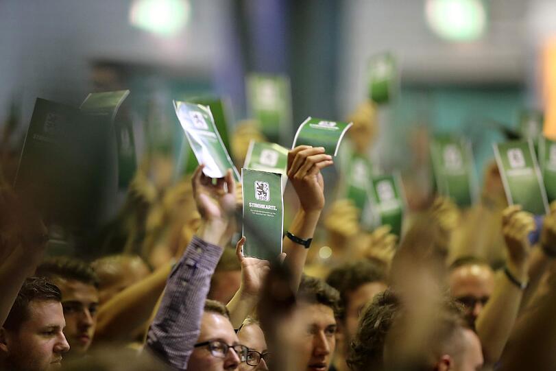 Die Bilder von der Mitgliederversammlung der Münchner Löwen im Zenith.