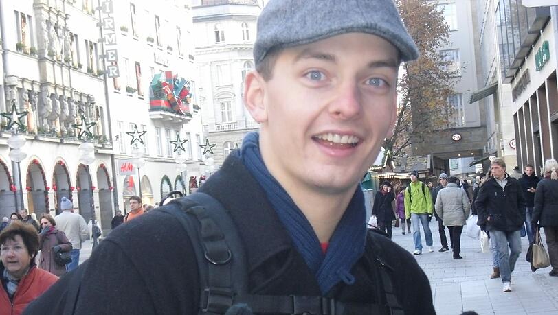Corey Allgood (21), Soldat: „Ich bin ein recht einfacher Typ und wünsche mir deswegen nur zwei Sachen: Socken und ein bequemes Kopfkissen. Warum? Ich bin kein Fan von Luxus, sondern eher von praktischen Dingen. Außerdem wüsste ich nicht, was ich sonst noch brauchen könnte Corey Allgood (21), Soldat: „Ich bin ein recht einfacher Typ und wünsche mir deswegen nur zwei Sachen: Socken und ein bequemes Kopfkissen. Warum? Ich bin kein Fan von Luxus, sondern eher von praktischen Dingen. Außerdem wüsste ich nicht, was ich sonst noch brauchen könnte