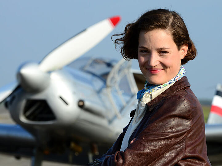 Vicky Krieps spielt die legendäre Pilotin Elly Beinhorn (1907 - 2007)