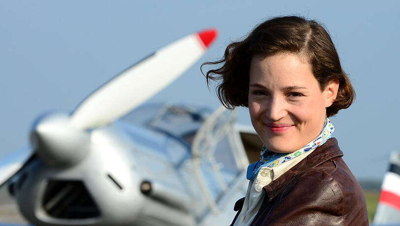 Vicky Krieps spielt die legendäre Pilotin Elly Beinhorn (1907 - 2007) Vicky Krieps spielt die legendäre Pilotin Elly Beinhorn (1907 - 2007)